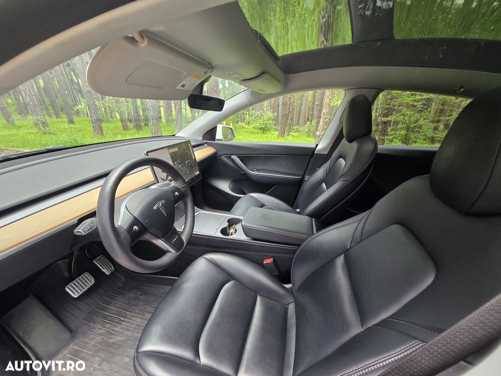 Tesla Model Y - 6