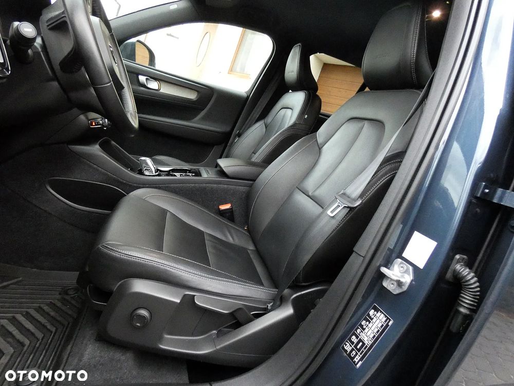 Volvo XC 40 D4 AWD Momentum (Intro Edition) - 26