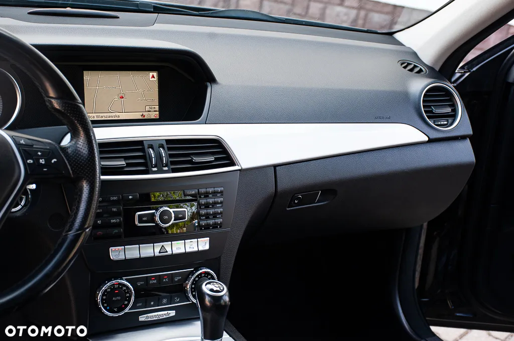 Mercedes-Benz Klasa C 180 T BlueEFFICIENCY Avantgarde - 28