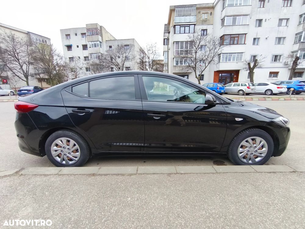 Hyundai Elantra ver-1-6-mpi-comfort - 3