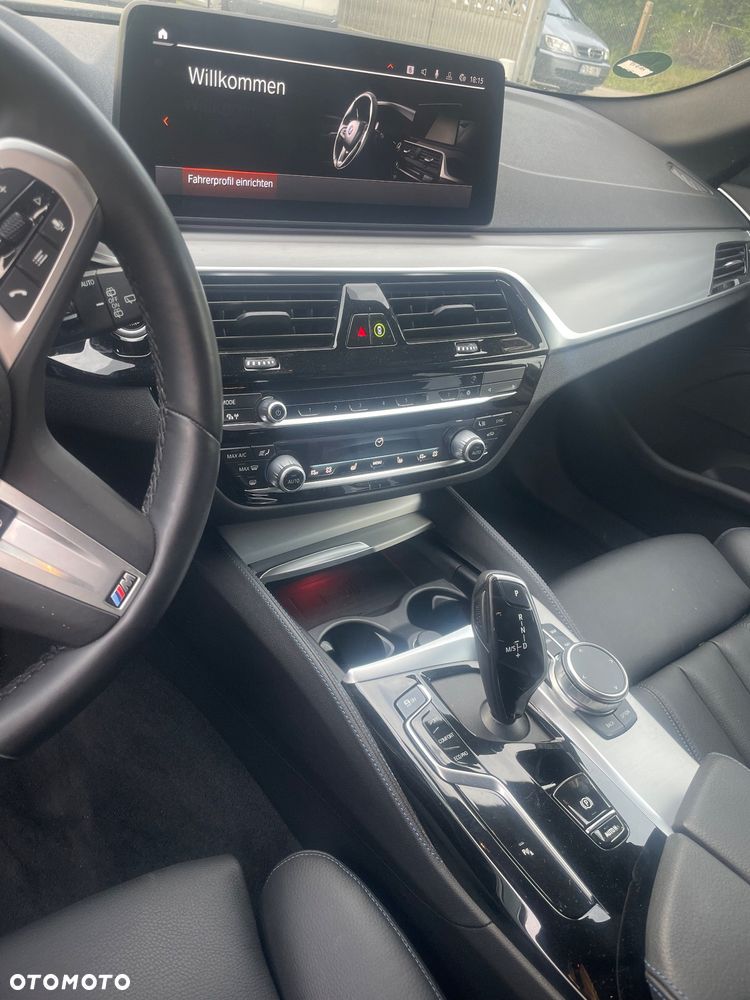 BMW Seria 5 530d xDrive Touring M Sport Edition - 7