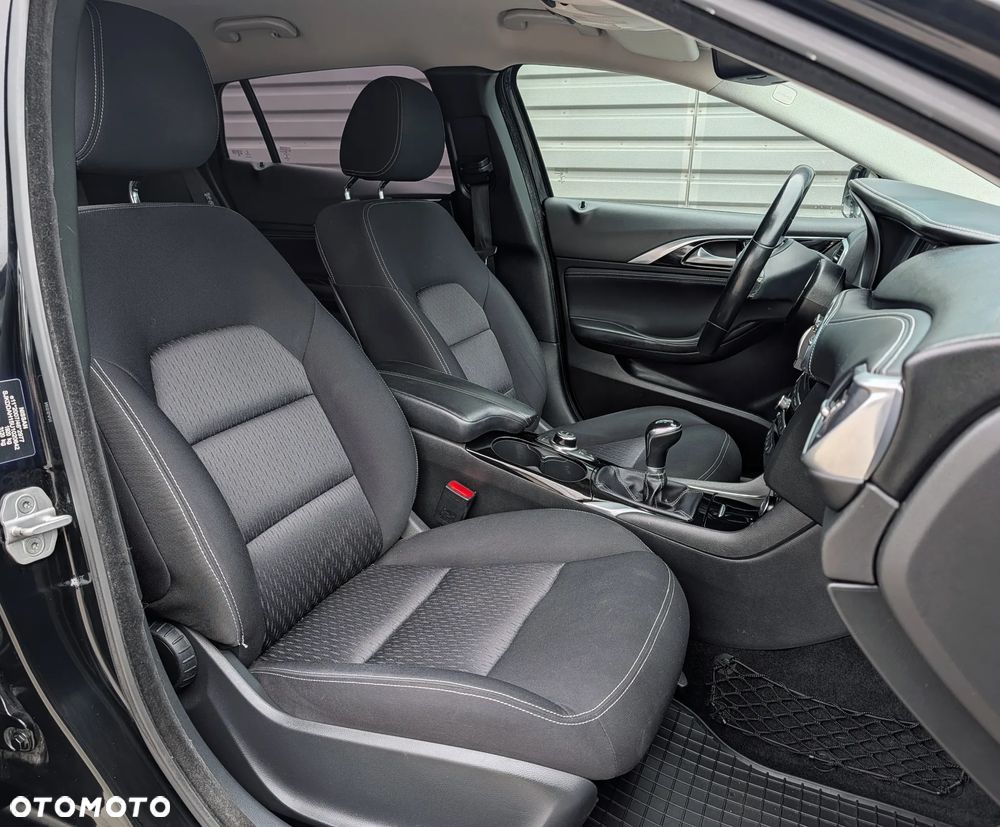 Infiniti Q30 1.6t Premium City Black - 20
