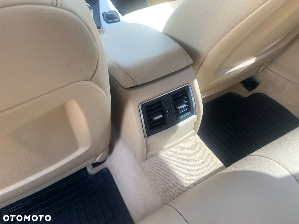 BMW Seria 3 320i Edition M Sport Shadow - 14