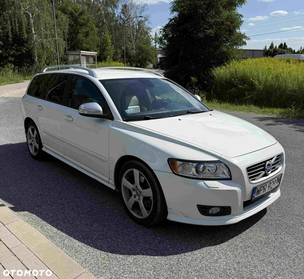 Volvo V50 D3 R-Design - 1