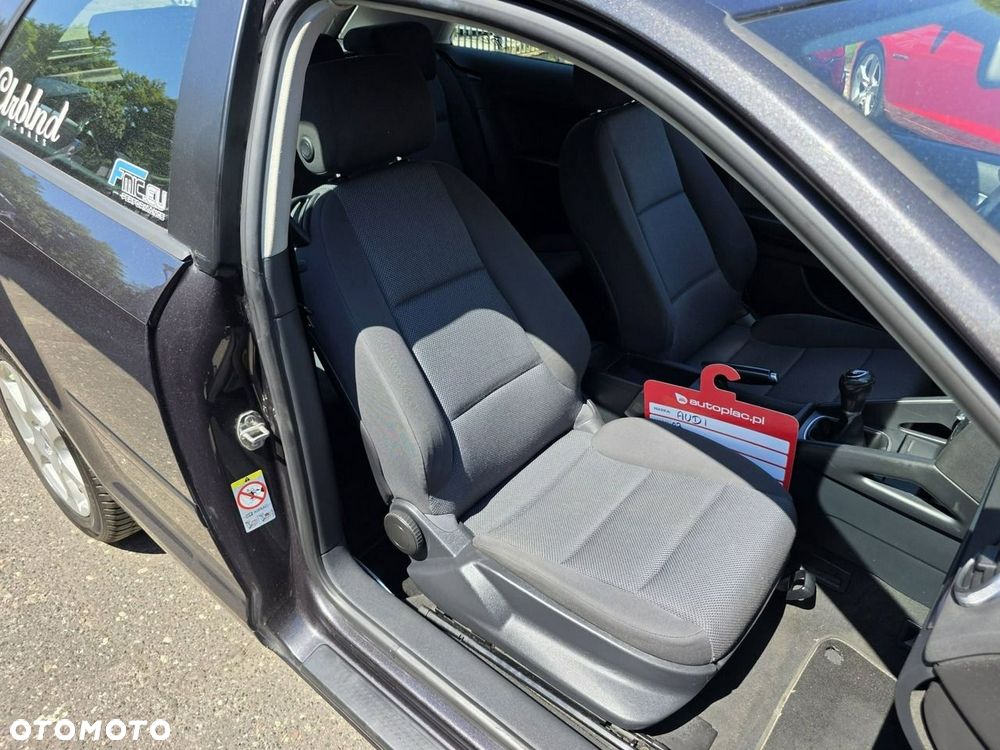 Audi A3 3-drzwiowe 1.6 Attraction - 19