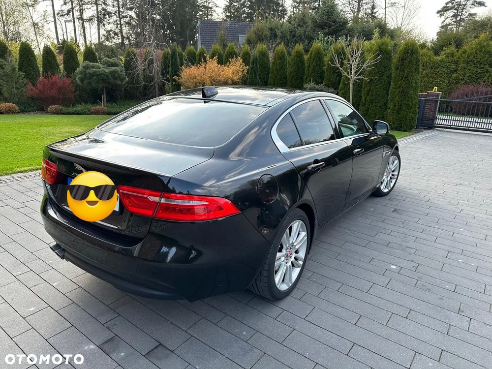 Jaguar XE 2.0 D Prestige - 6