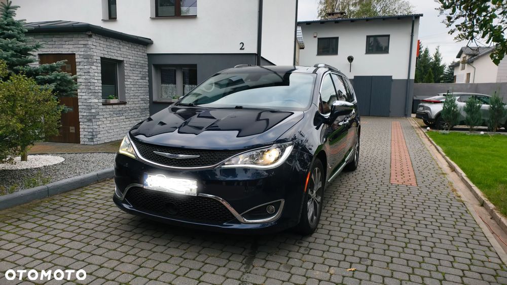 Chrysler Pacifica - 1