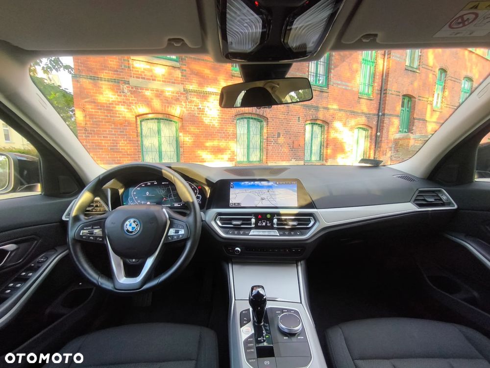 BMW Seria 3 320e - 22