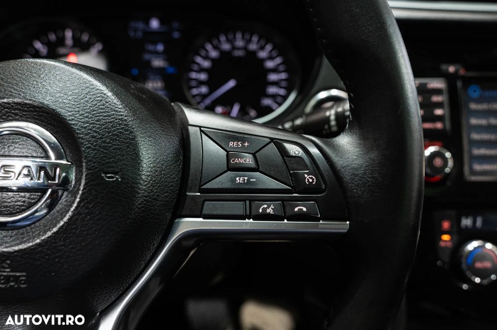 Nissan Qashqai 1.6 DCI Xtronic TEKNA - 19