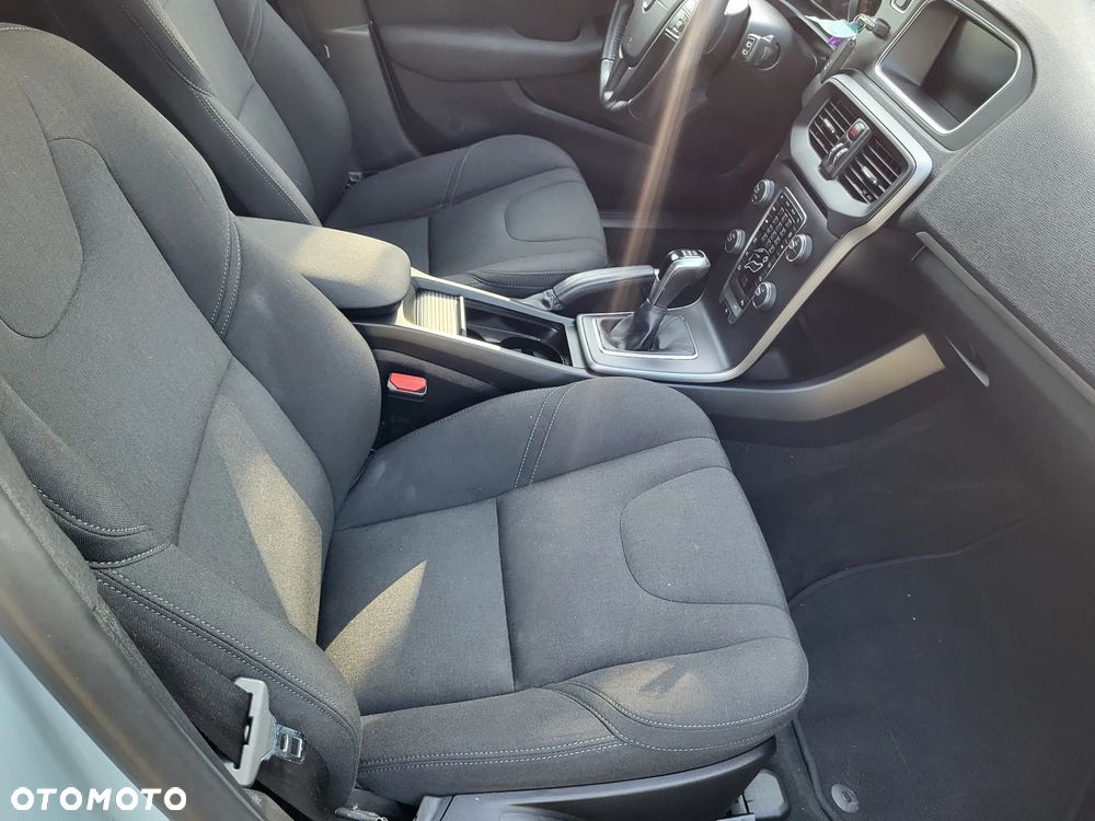 Volvo V40 T2 Momentum - 16