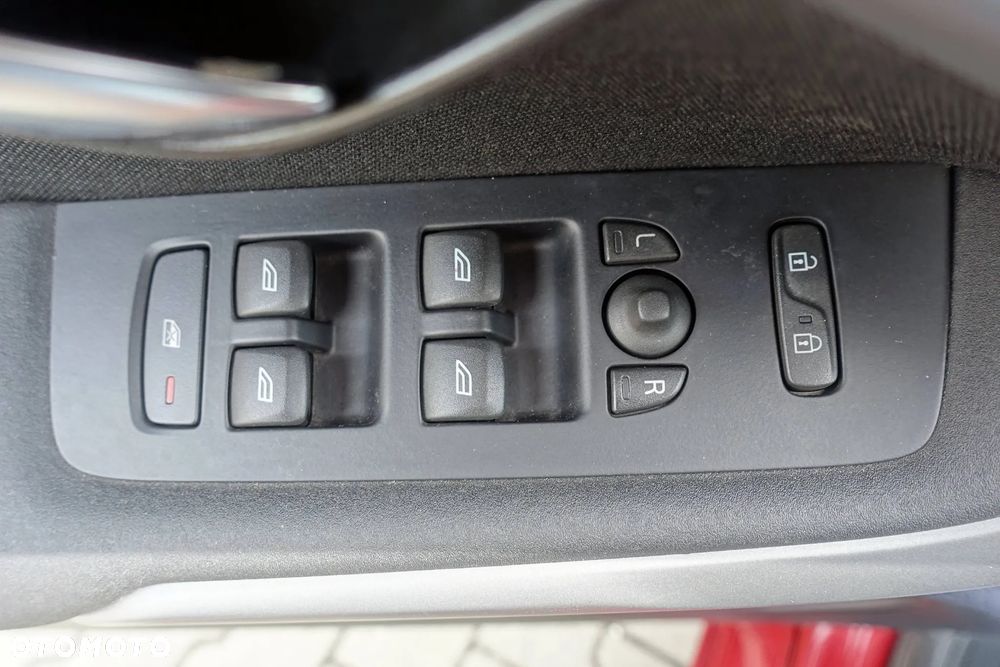 Volvo V40 D2 Momentum - 32