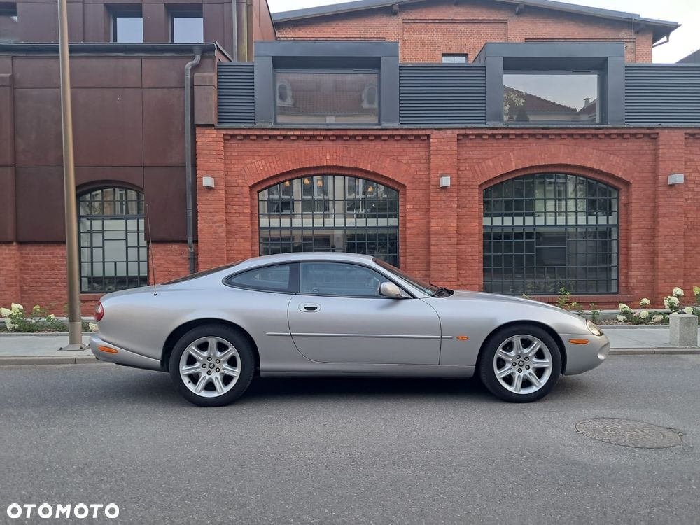 Jaguar XK Coupe - 6