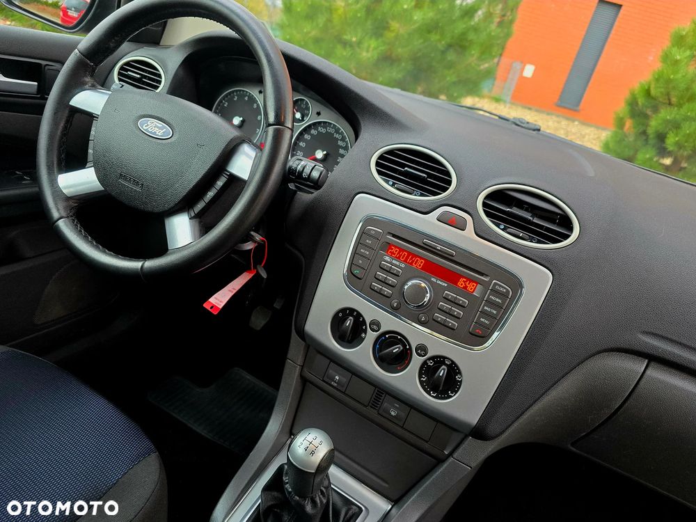 Ford Focus 1.6 16V Titanium - 24