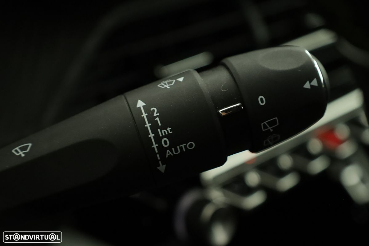 Peugeot e-2008 50 kWh GT - 19