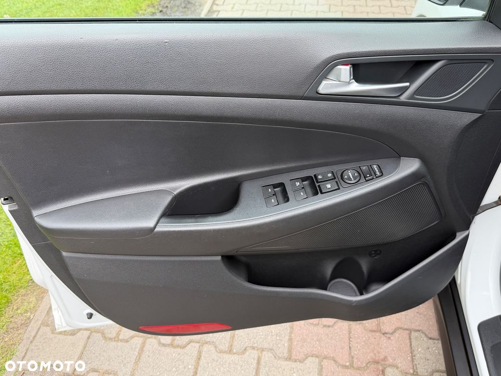 Hyundai Tucson 1.6 GDI BlueDrive Style 2WD - 33