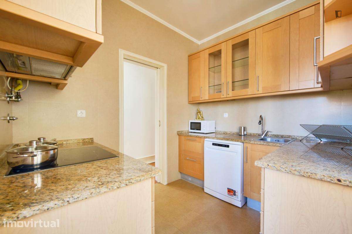 Quarto - localizado em Alameda Lisbon - Grande imagem: 3/28