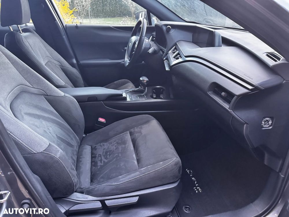 Lexus UX - 14