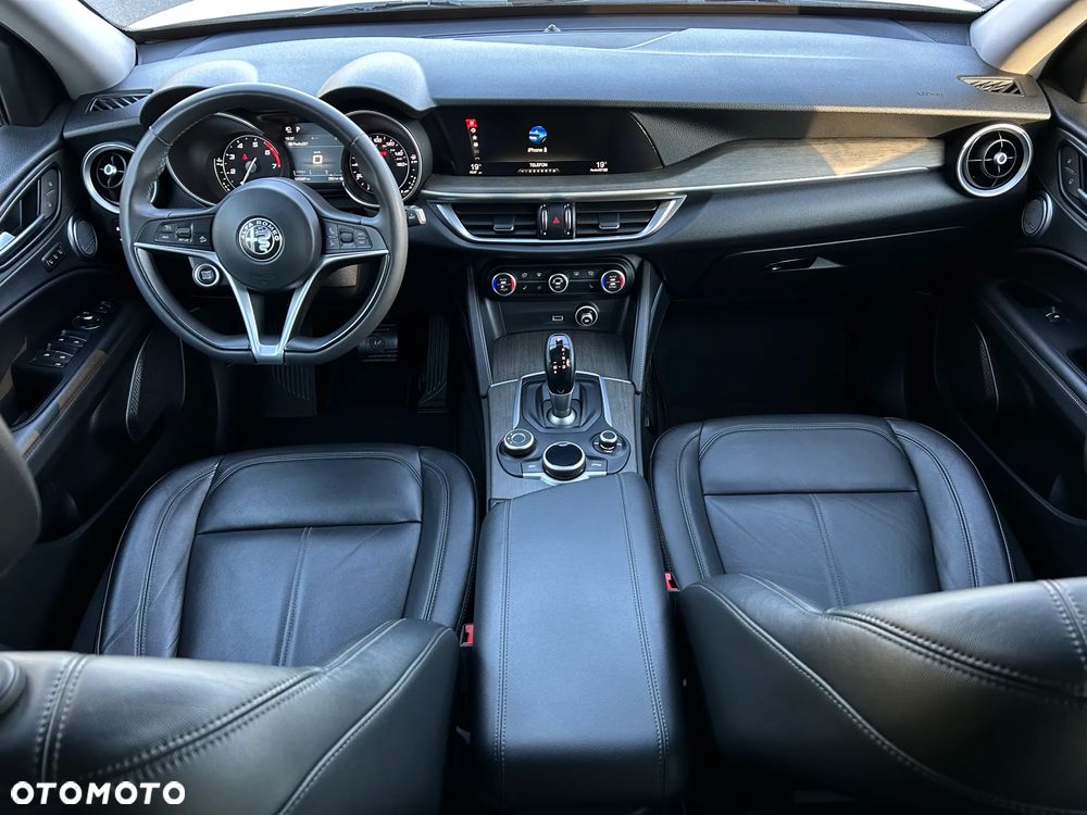 Alfa Romeo Stelvio 2.0 Turbo 16V AT8-Q4 Ti - 12