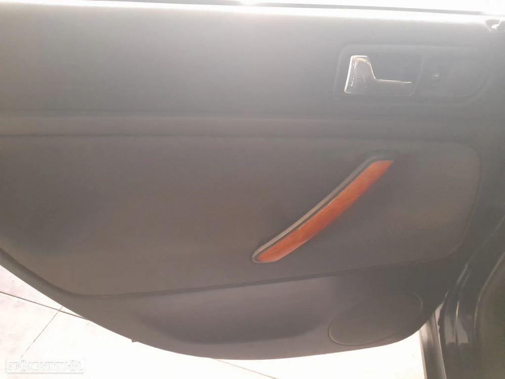 VW Passat 1.9 TDi Confortline Top - 6