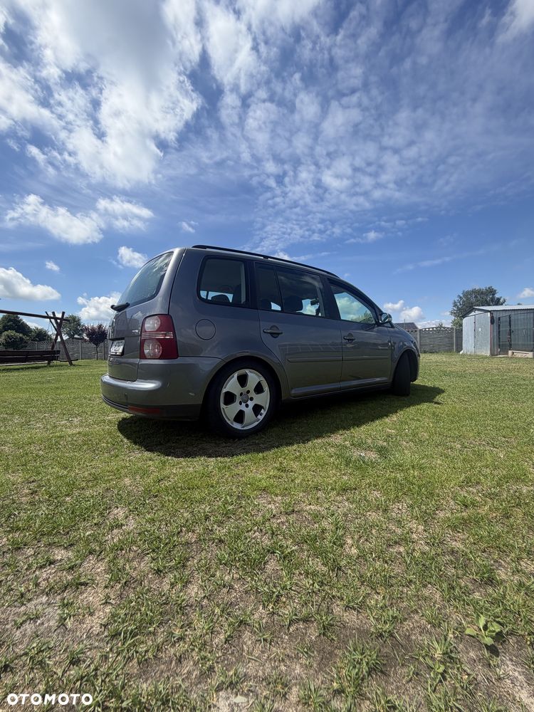 Volkswagen Touran - 2