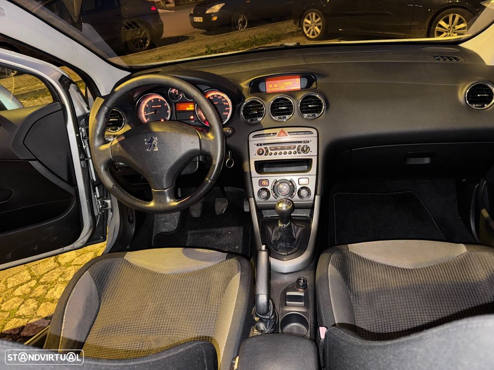 Peugeot 308 1.4 16V Executive - 9