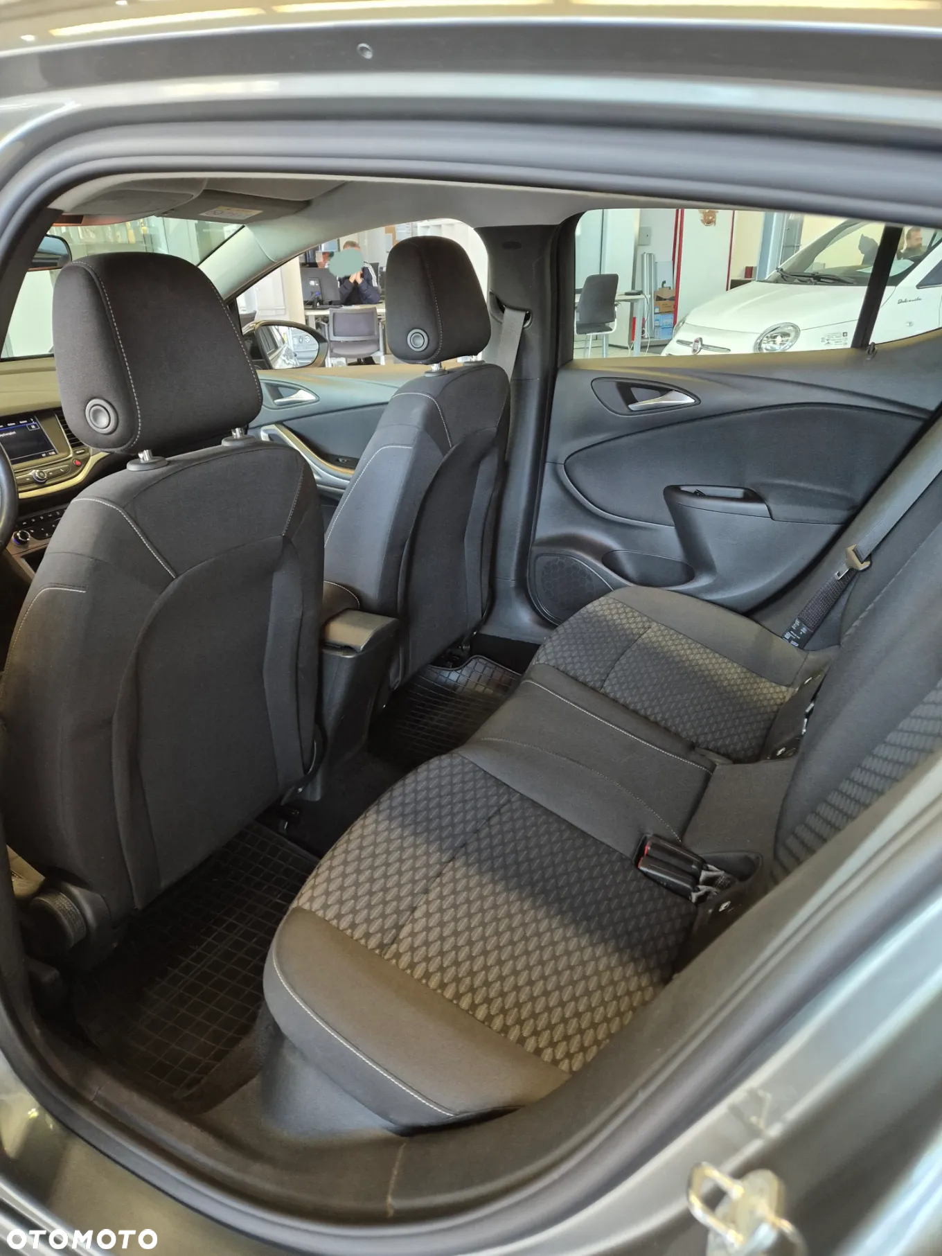 Opel Astra V 1.2 T Elegance S&S - 19
