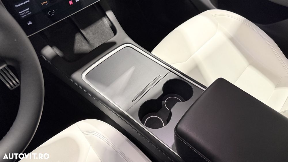 Tesla Model Y Performance Dual Motor AWD - 30