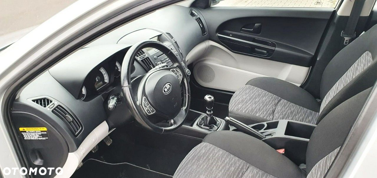 Kia Ceed - 8