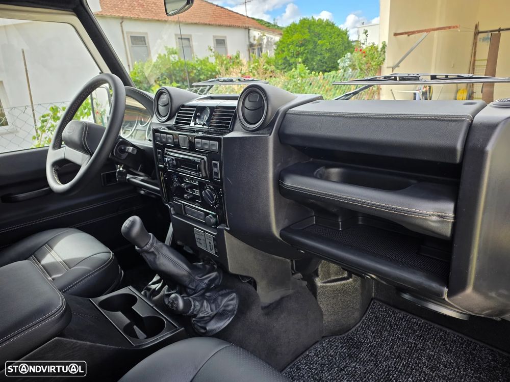 Land Rover Defender 90 2.4 CRD S - 42