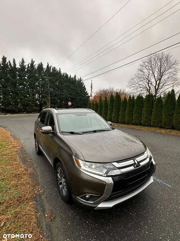 Mitsubishi Outlander 2.4 Instyle NAVI EU5 CVT - 2