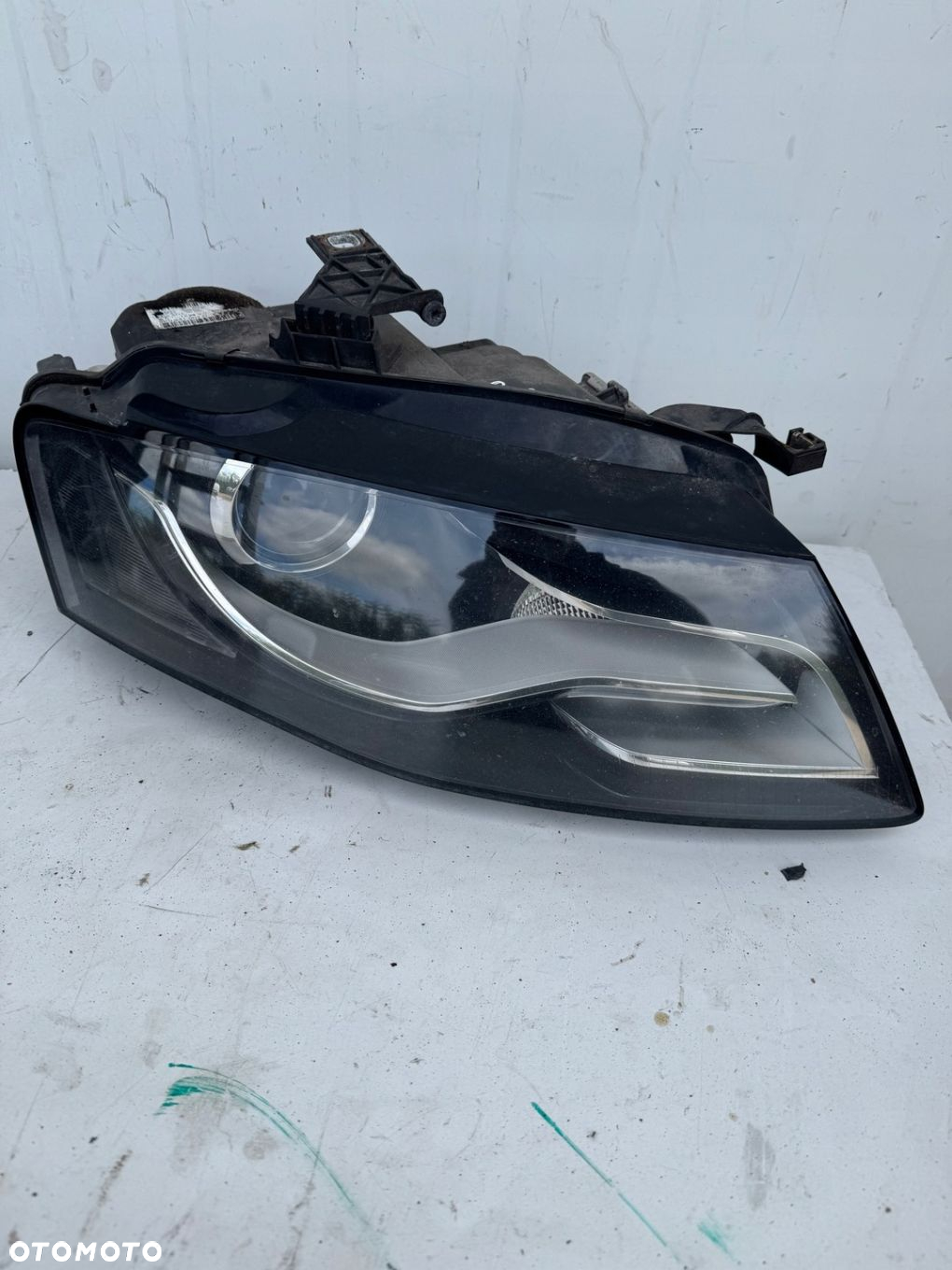 LAMPA PRAWA PRZÓD XENON UK AUDI A4 B8 8K0941004D - WAWA - 2