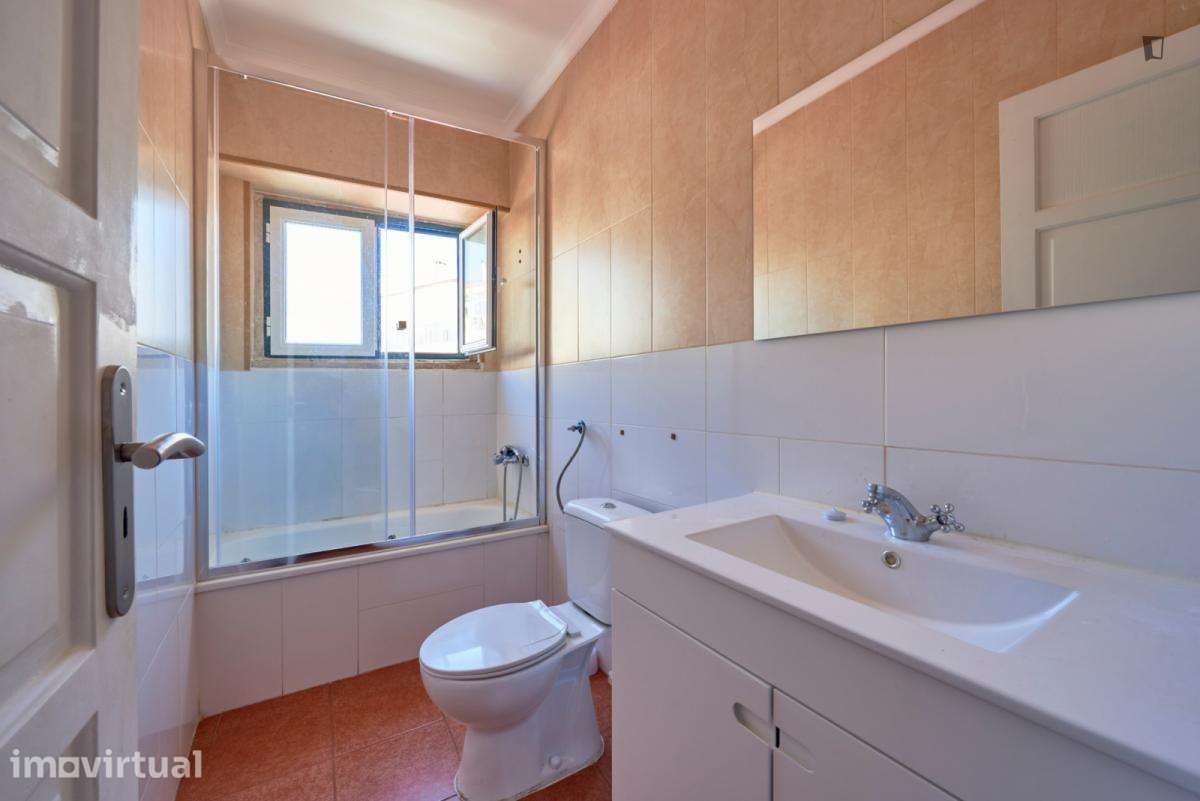 Quarto - localizado em Amadora Lisbon - Grande imagem: 3/27