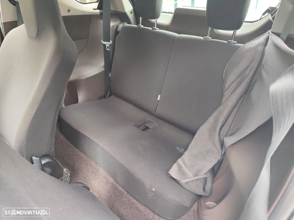 Toyota iQ 1.0 VVT-i - 14