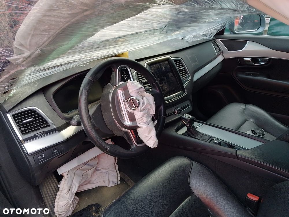 Volvo XC 90 D5 AWD Geartronic Momentum - 8