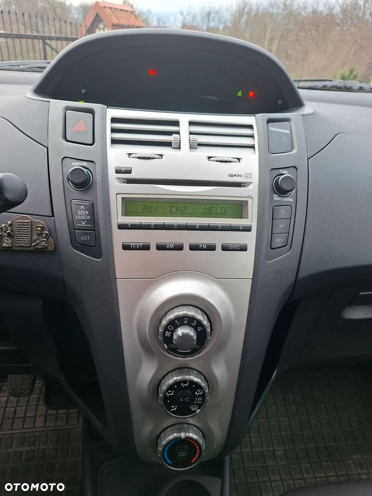 Toyota Yaris - 11