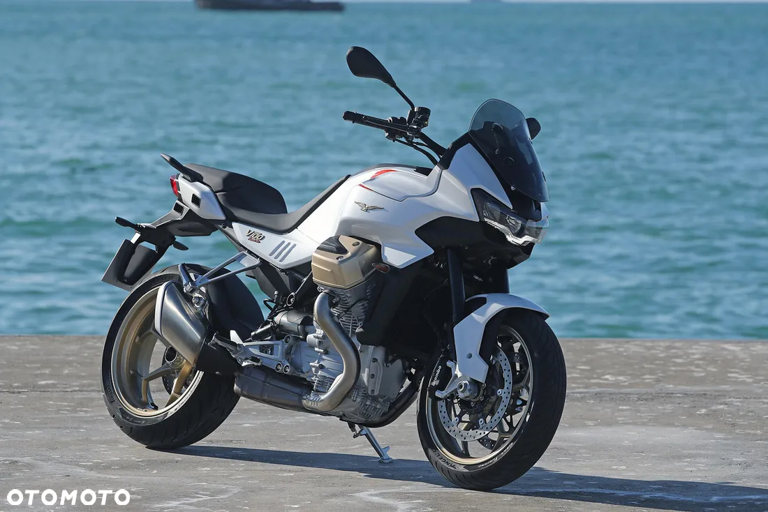 Moto Guzzi V100 Mandello - 28