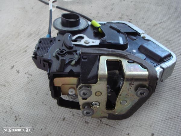 Fecho Da Porta Trás Dto Toyota Avensis (_T25_) - 2