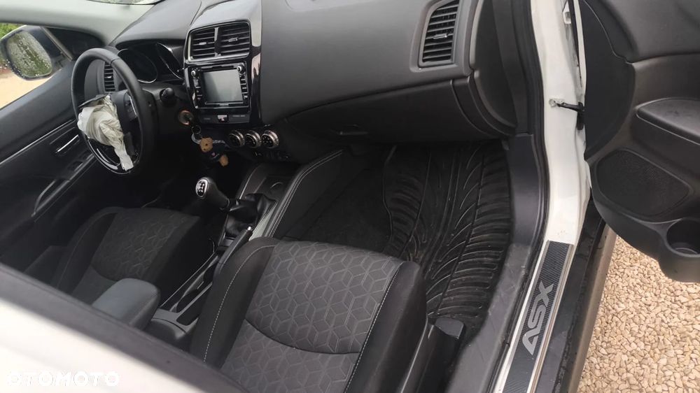 Mitsubishi ASX - 5