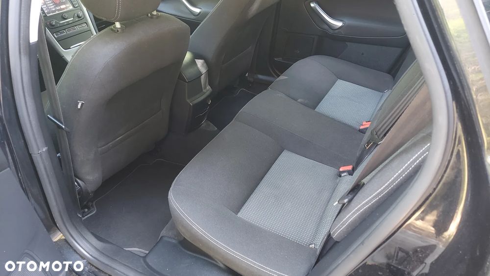 Ford Mondeo 2.0 TDCi Ghia - 8