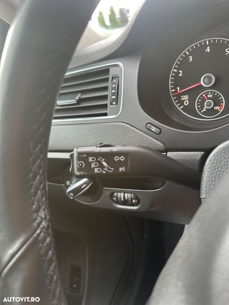 Volkswagen Jetta 1.2 TSI BlueMotion Technology - 11