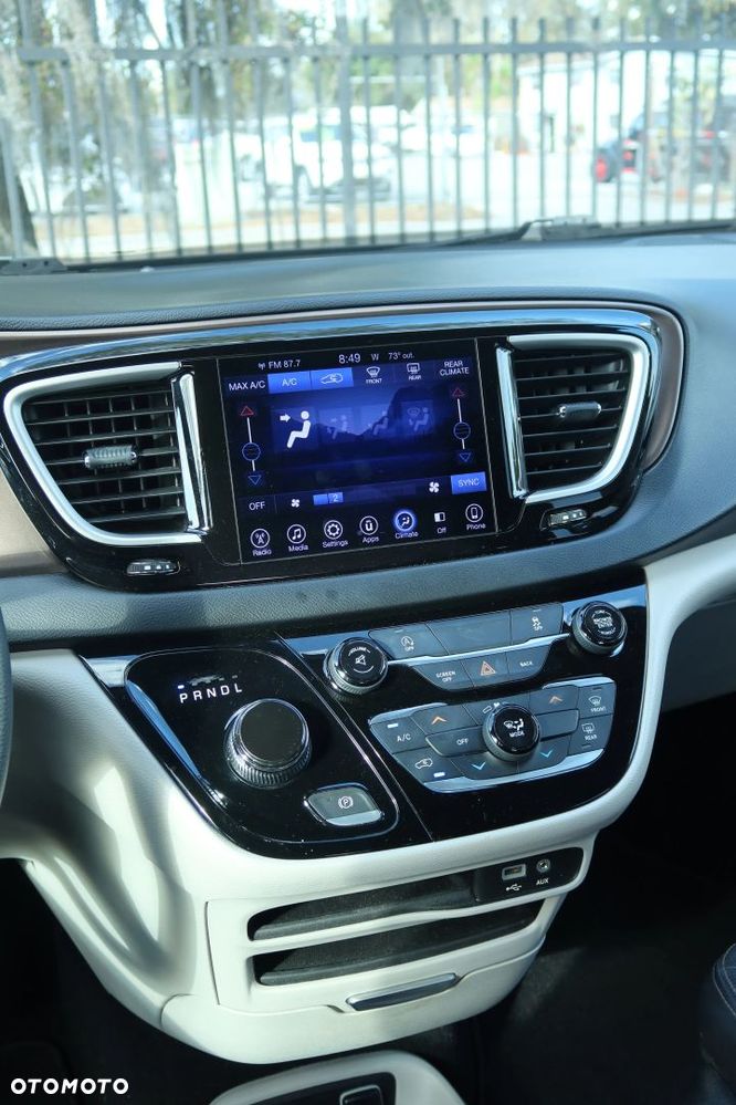 Chrysler Pacifica - 17