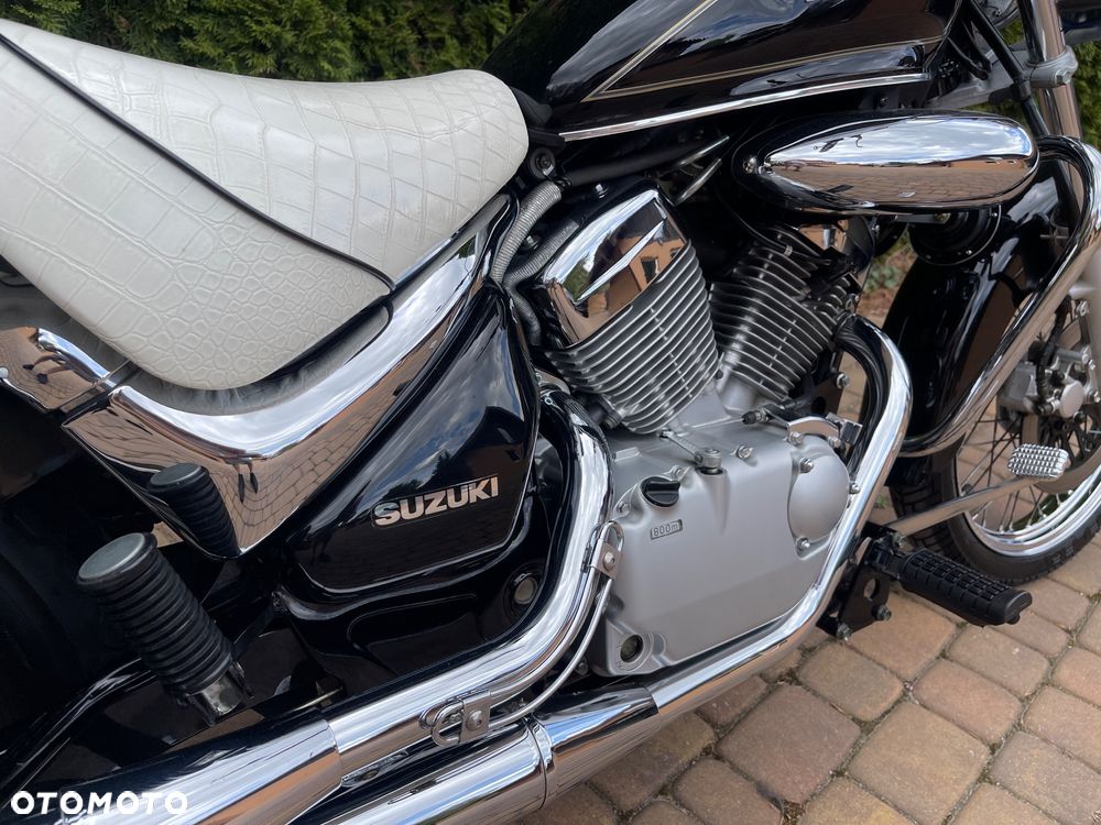 Suzuki Intruder - 13