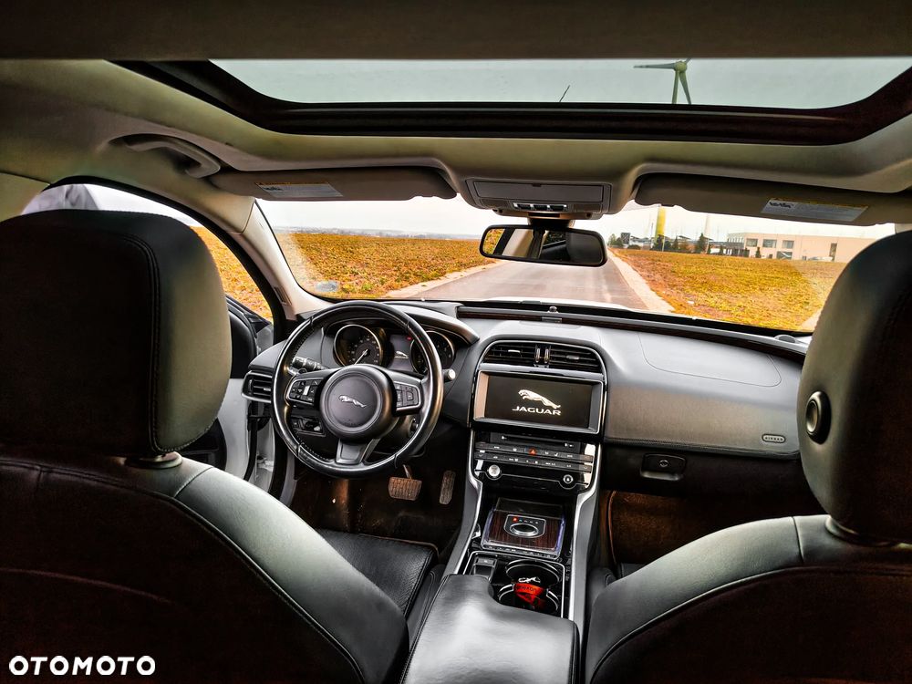 Jaguar XE S - 7