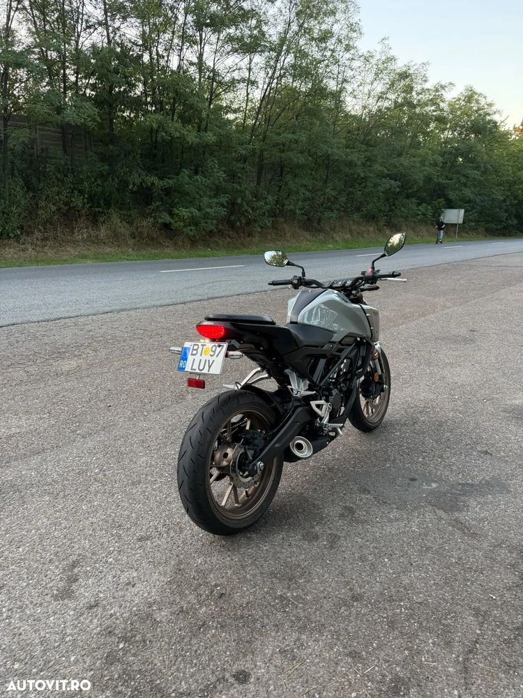 Honda CB 125R - 4