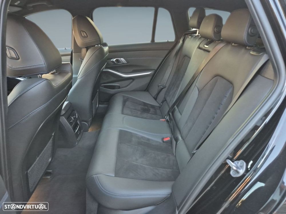 BMW 320 d Pack Desportivo M Auto - 14