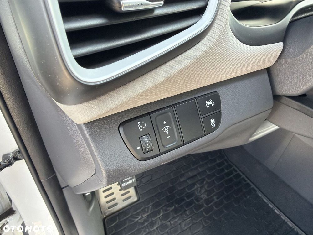 Hyundai IONIQ Hybrid Premium - 22