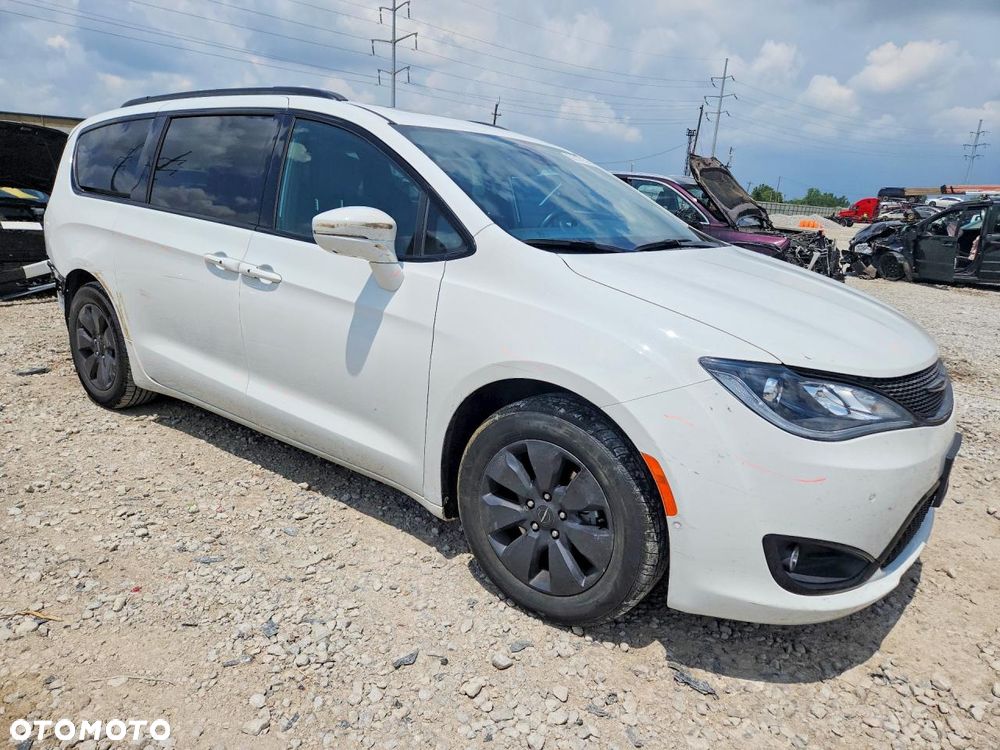 Chrysler Pacifica - 1