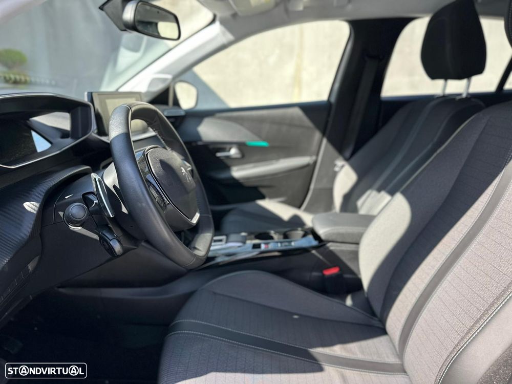 Peugeot 208 PureTech 100 EAT8 Allure Pack - 11