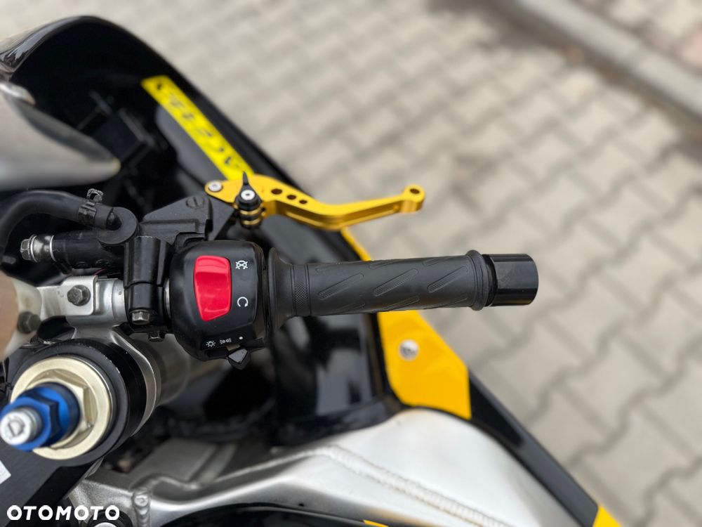 Suzuki GSX-R - 23