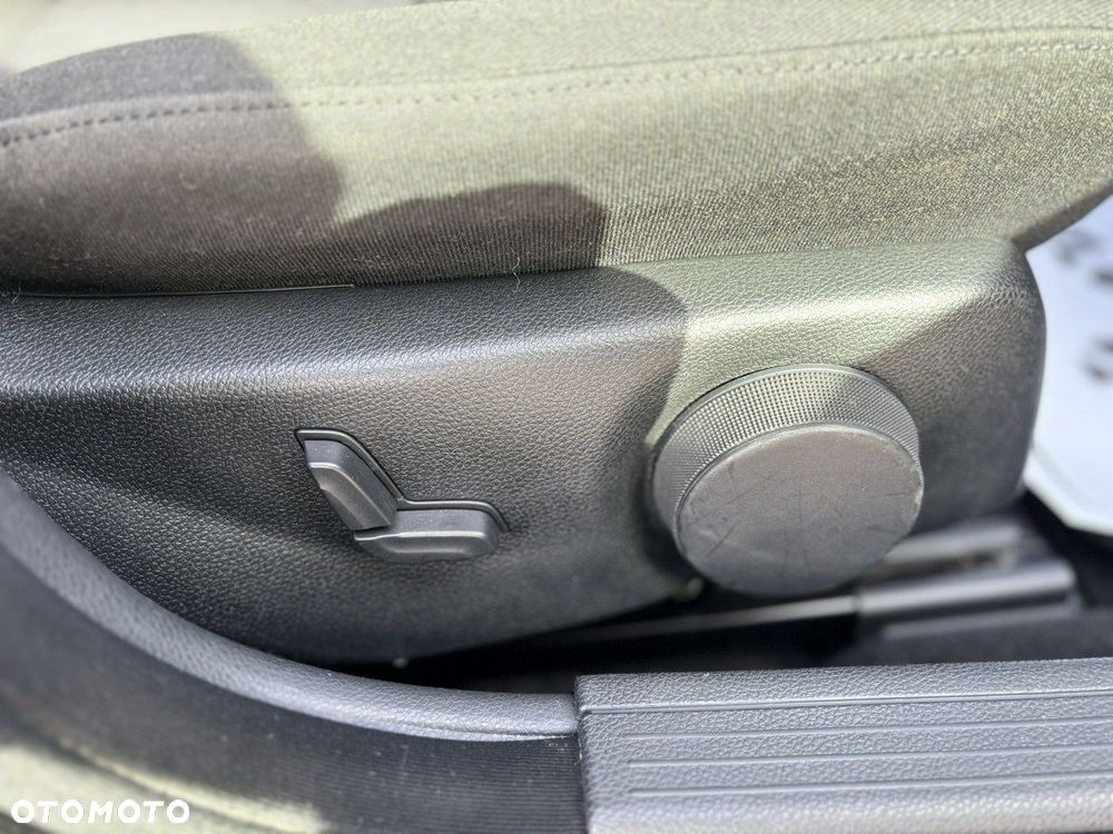 Mercedes-Benz Klasa C 180 T Kompressor Automatik - 25